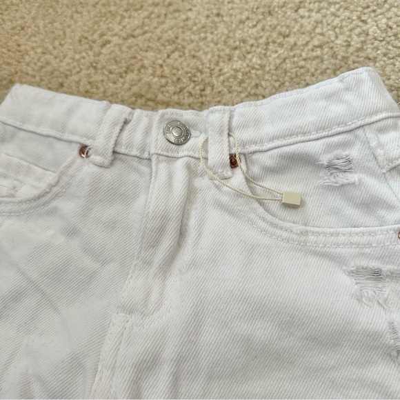 NWT Zara White Distessed Denim Shorts - Picture 4 of 6